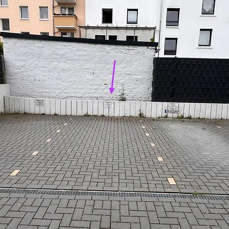 Modernes Mit Balkon Und Parkplatz Zentrum アパート