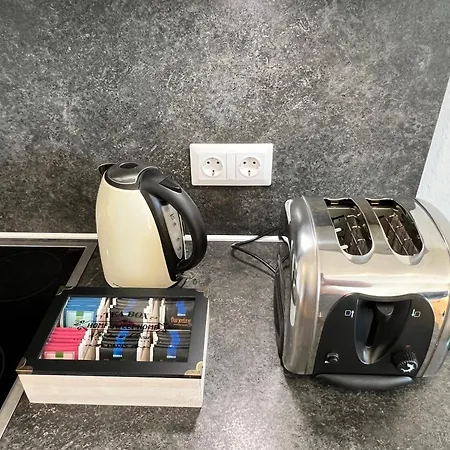 Modernes Mit Balkon Und Parkplatz Zentrum