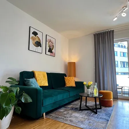 Modernes Mit Balkon Und Parkplatz Zentrum דירה הנובר